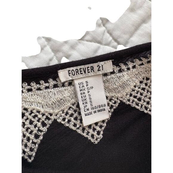 Forever 21 boxy cut embroidered black blouse - S - Picture 3 of 6